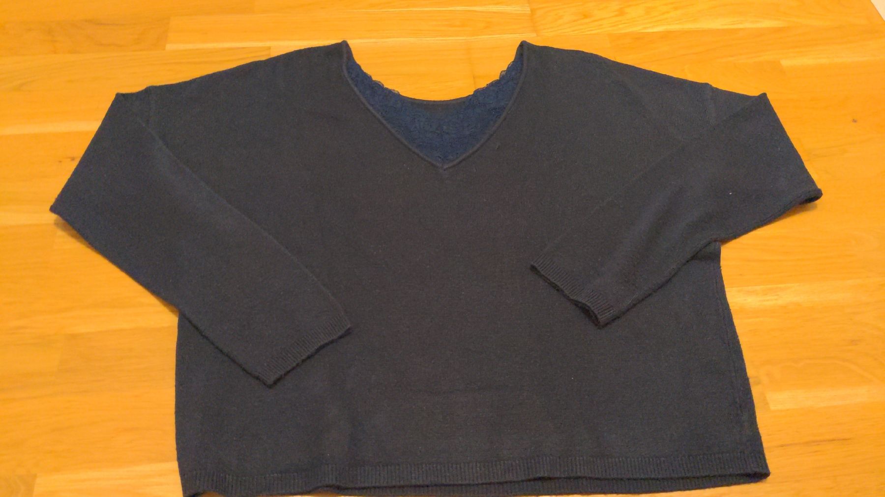 Maglioni & Felpe: Strickpullover Set, Grösse M, schwarz und dunkelblau Spitze – Usato da Sutz venduto da Rawypp 4