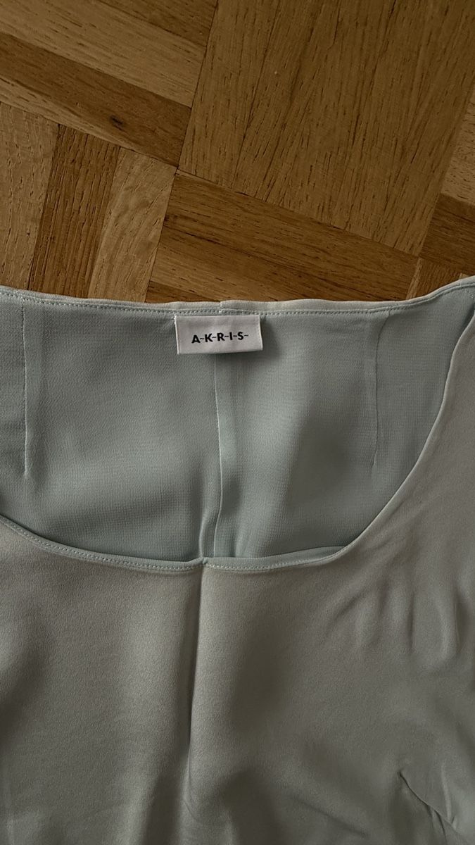 Akris Blusen: AKRIS Seidentop Gr. 44 Hellblau - Sommerlich & Elegant! – Gebraucht aus Lachen SZ von HelvetiaLuxury 2