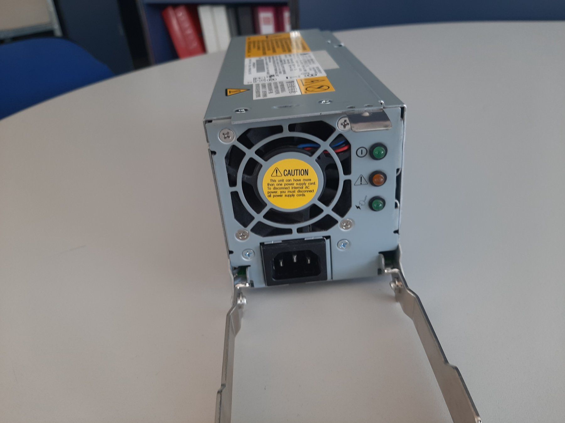 Fujitsu Server: Hot-plug Server Netzteil für TX150 – Usato da Effretikon venduto da Misterdyn 1