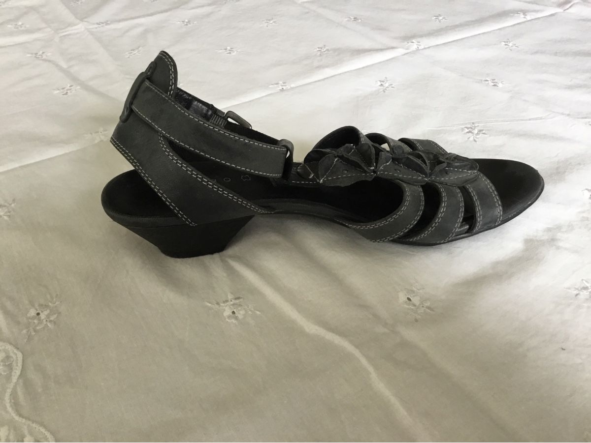 Scarpe da donna: Graue Sandaletten – Usato da Uitikon-Waldegg venduto da Dmelchionna 2