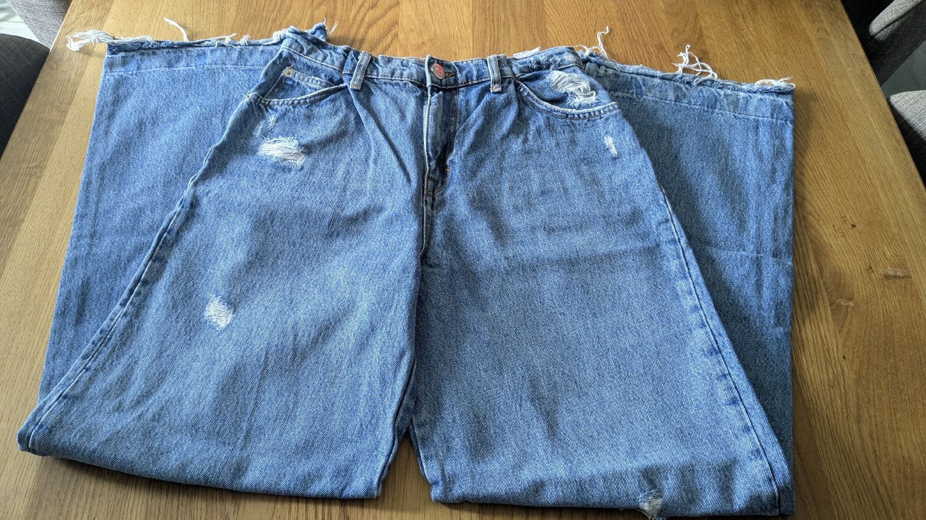 Pull&Bear Jeans: Pull&Bear Jeans, hellblau, destroyed, Grösse 36 👖 – Usato da Belp venduto da Beatrice6311
