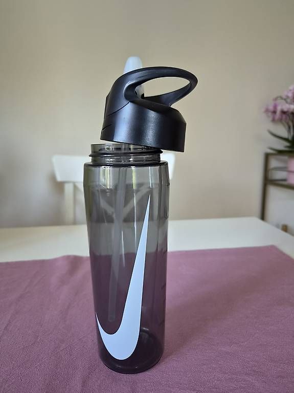 Trinkflaschen & Thermosflaschen: Nike Sportrinkflasche gratis – Gebraucht aus Luzern von car_f2cq 1