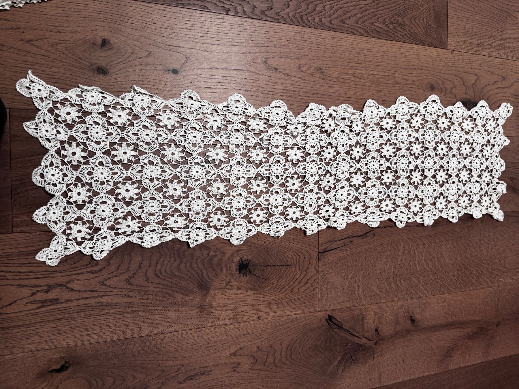 Tutte le decorazioni: Handgemachte Häkel-Tischläufer - Vintage! – Usato da Fehraltorf venduto da Naprodej