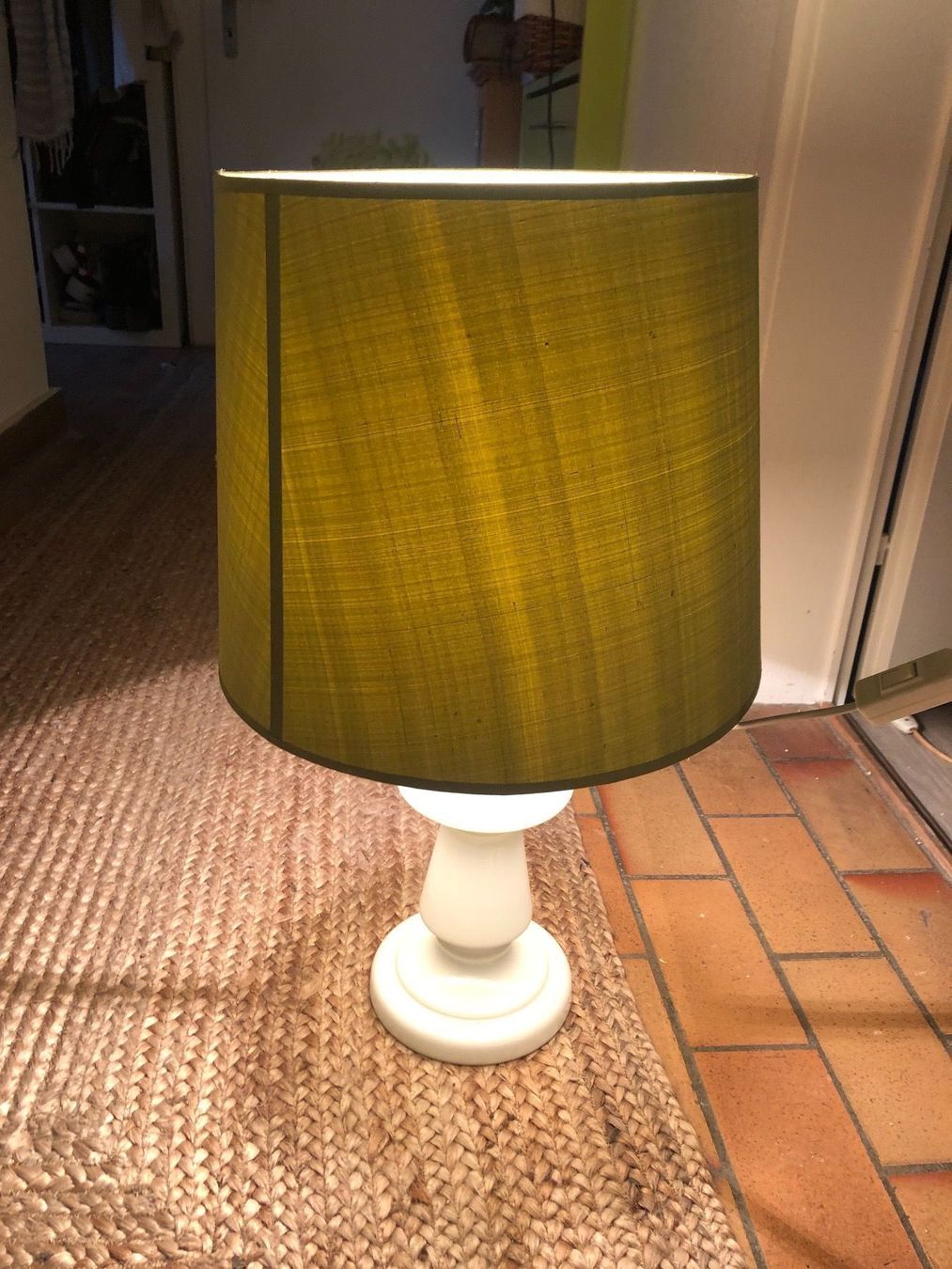 Lampade: Alte, ehrwürdige Lampe mit Opalinglas – Usato da Frauenfeld venduto da aluma14 3