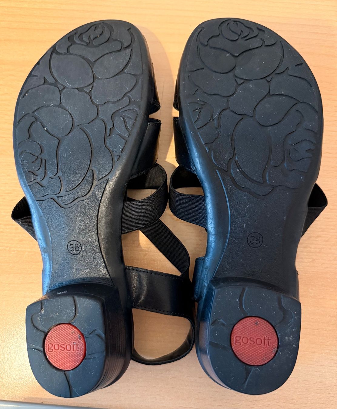 Scarpe da donna: Sandales Noirs Gosoft taille 38 en cuir – Usato da Genève venduto da lac_pf6t 3