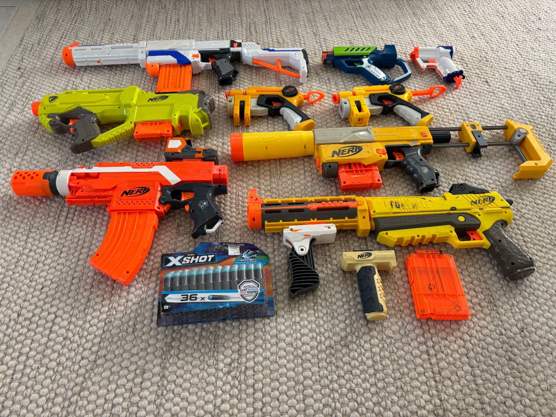 Nerf Giocattoli: NERF Pistolen Sammlung – Usato da Thalwil venduto da Swisshoneys 1