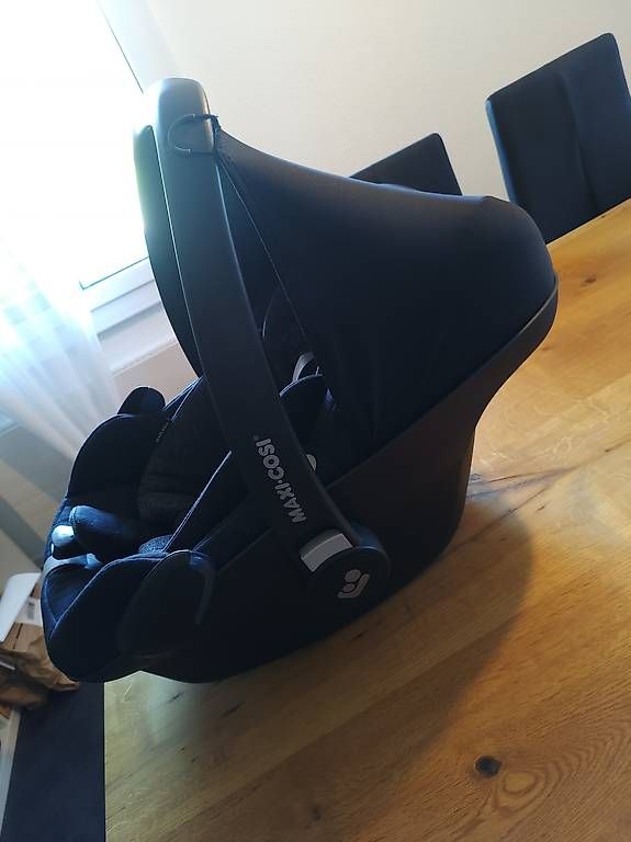 Maxi-Cosi Seggiolini per auto: Maxi Cosi inkl. Station – Usato da Bützberg venduto da martiniani