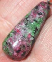 Anhänger L-4559 – Rubin Zoisit - 2,5x1cm