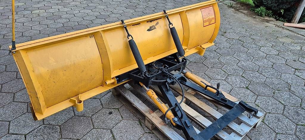Tracteurs: Schneepflug Mayer 210 breit Land Rover oder Oldtimer Traktor – D'occasion à Egg SZ par Bko1 1