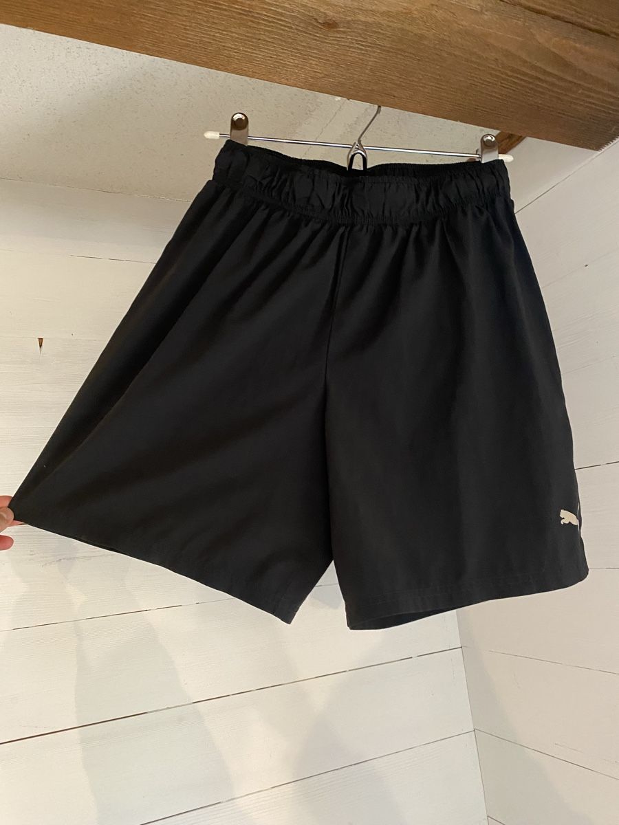 Puma Pantaloni: Black puma shorts – Usato da St-Cergue venduto da noabzz