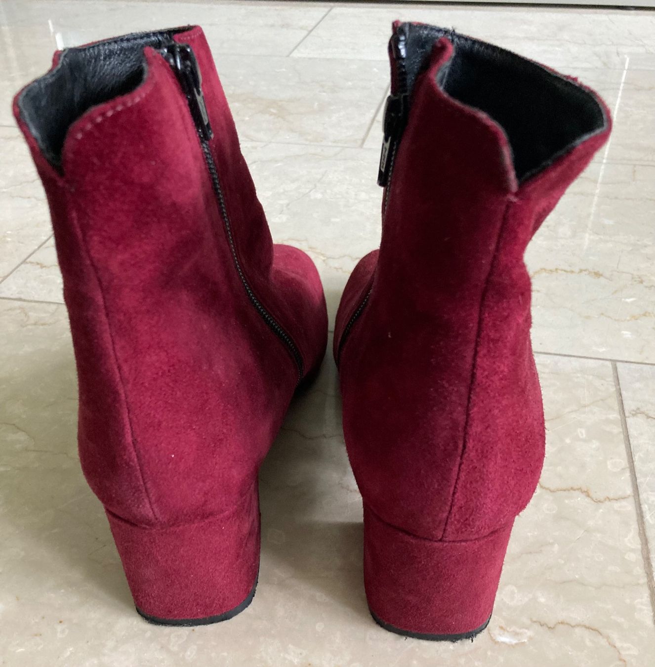 Scarpe da donna: Burgunderrote Wildleder-Stiefeletten, Grösse 39 – Usato da Hurden venduto da Ruby70 1