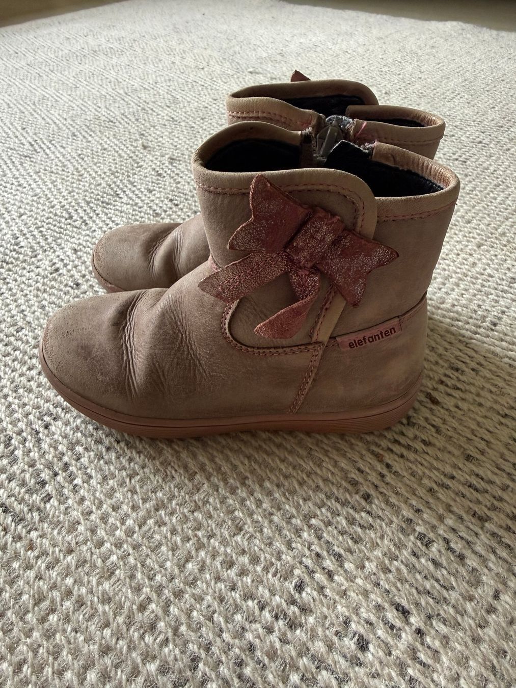 Scarpe per ragazzi: Übergangs Schuhe Gr. 25 – Usato da Wil SG venduto da stonechat
