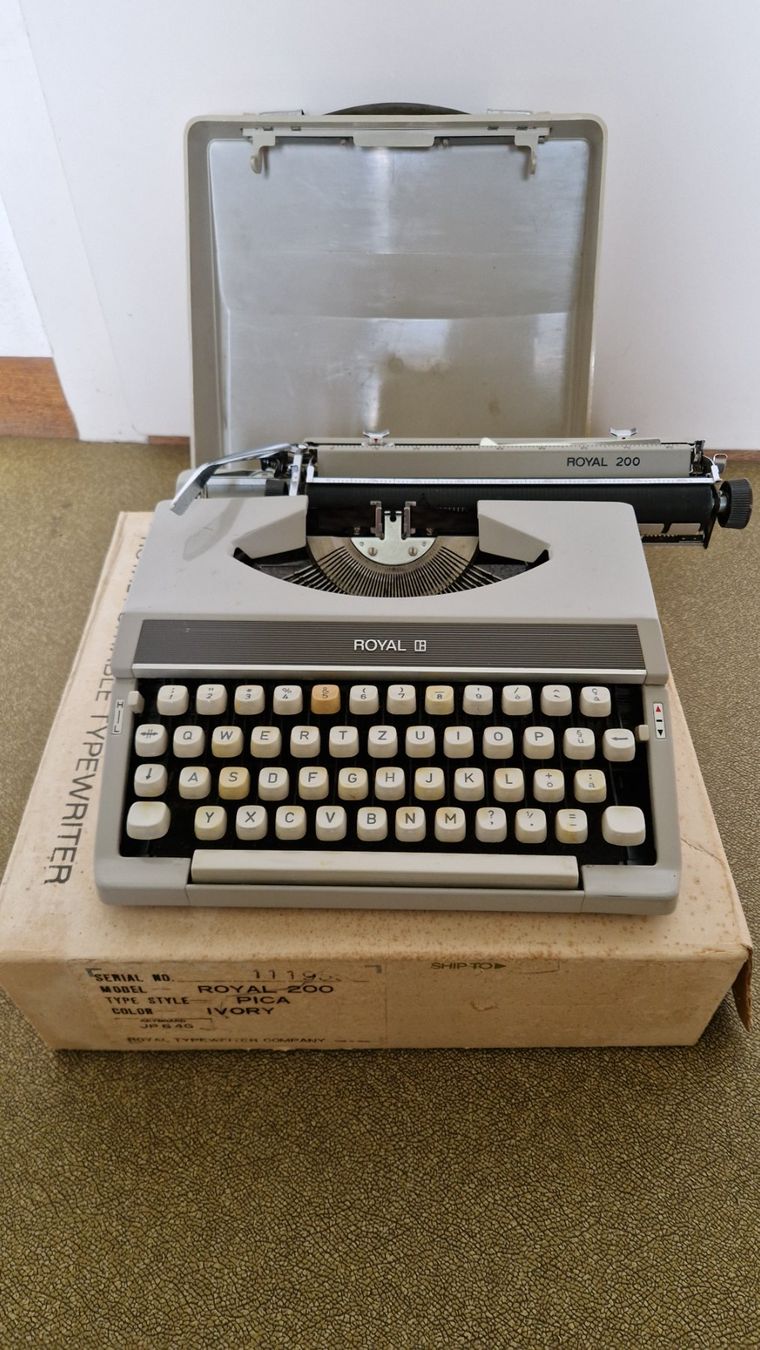 Macchine da scrivere: Schreibmaschine Royal 200 – Usato da Hittnau venduto da sag_97sh