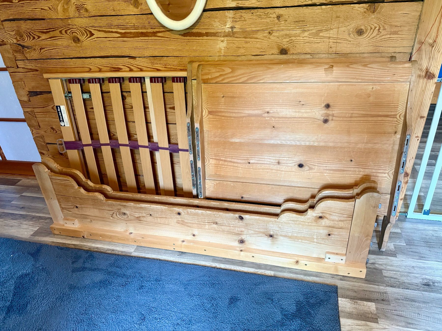 Betten: Altes Holzbett 90x200cm – Gebraucht aus Grabs von Na_Va 9