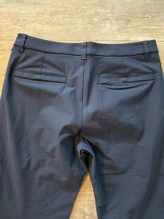 Pantaloni: Lululemon ABC Warpstreme Hose Gr. 33 Navy – Usato da Dietlikon venduto da Bonamesa 1