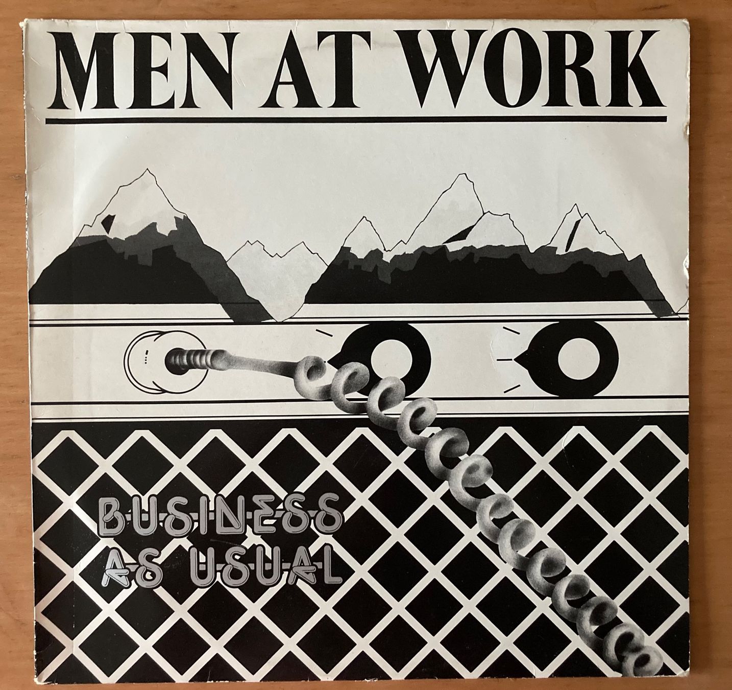 Vinyles: MEN AT WORK - BUSINESS AS USUAL – D'occasion à Poliez-Pittet par Newtown-Records