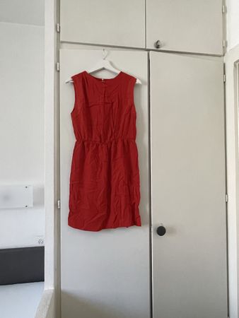 Robe d'été rouge, taille 36, parfaite pour les vacances!