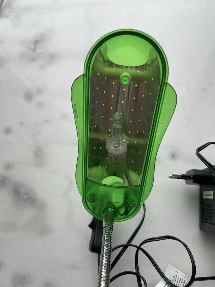 Lampade: Kleine Lampe mit beweglichem Hals – Usato da Nidau venduto da Beritundpan 2