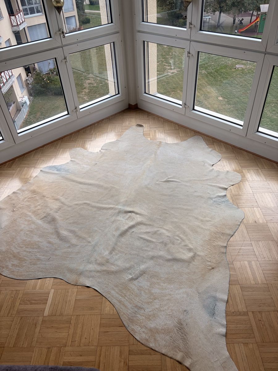 Tapis: Echtes Kuhfell beige weiss – D'occasion à Uster par sha_bg9f 2