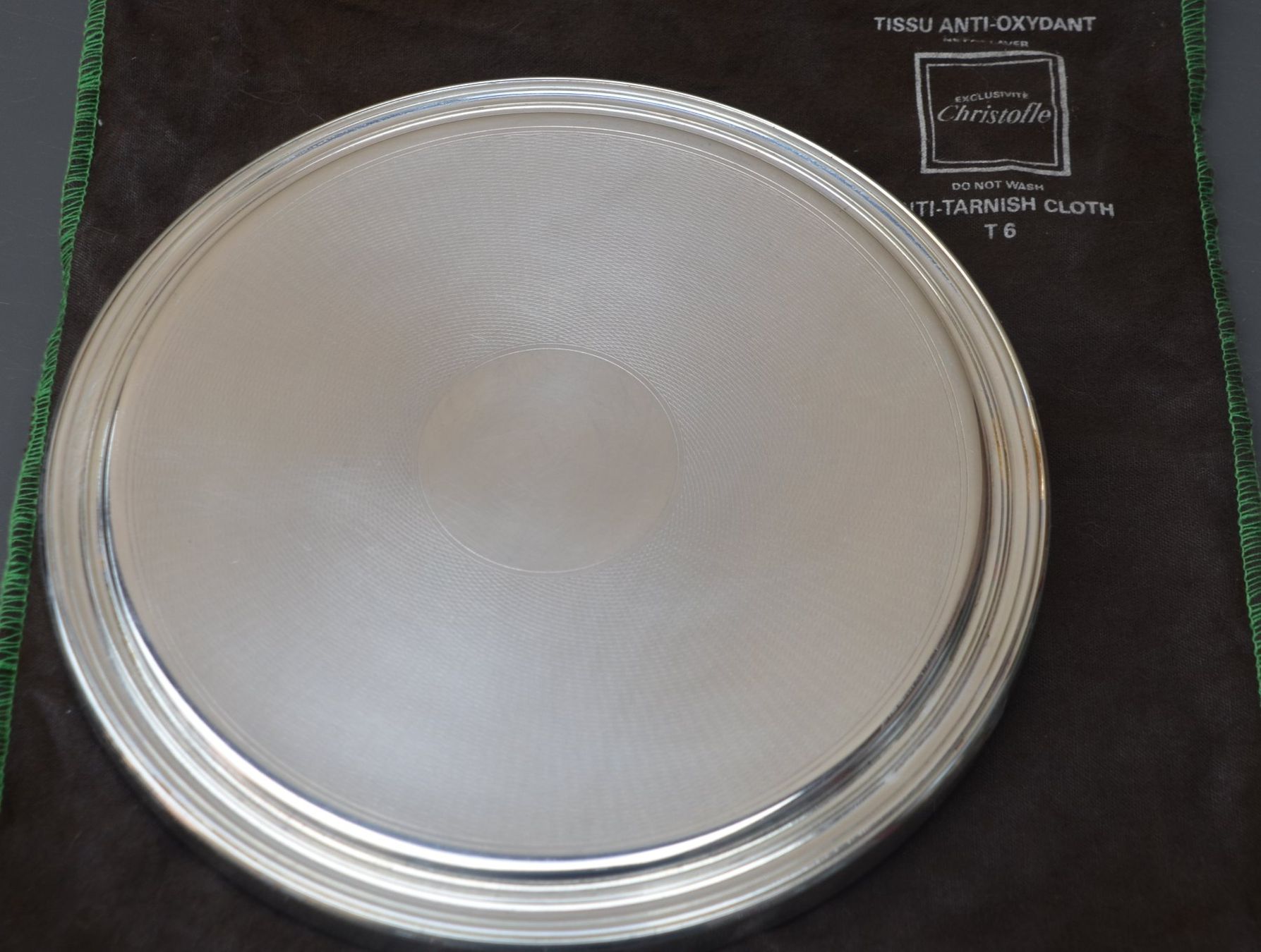 Pareti & Soffitti: Christofle Malmaison Tablett /  Plateau de table – Usato da Collonges venduto da arashee 5