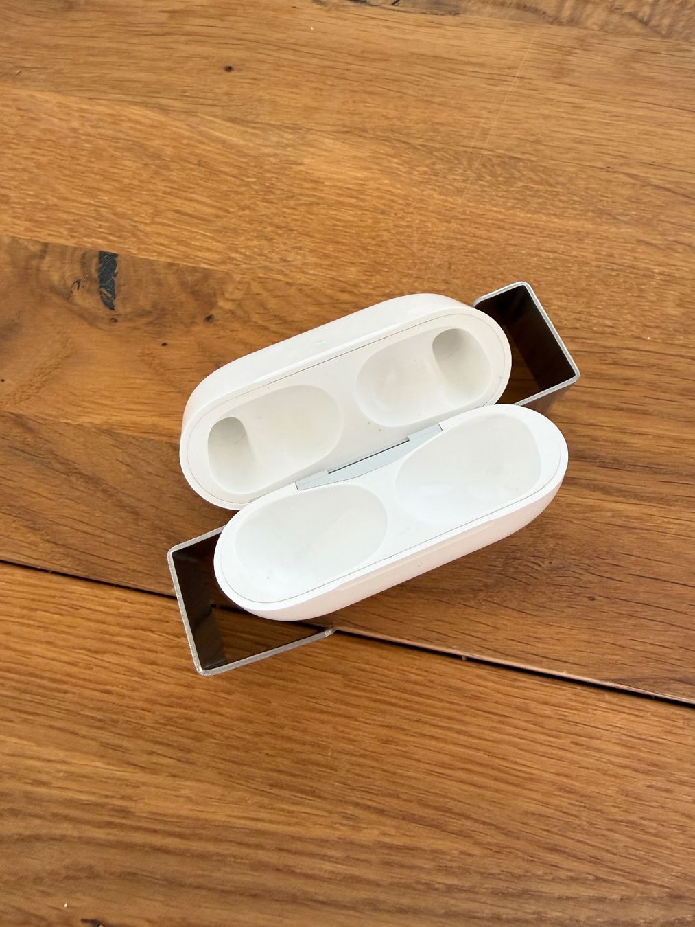 Apple Kopfhörer: APPLE AirPods Pro 2 Charging Case – Gebraucht aus Lausanne von Nine1982 2