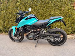 KTM 390 Duke Türkis/Schwarz – sehr gepflegt