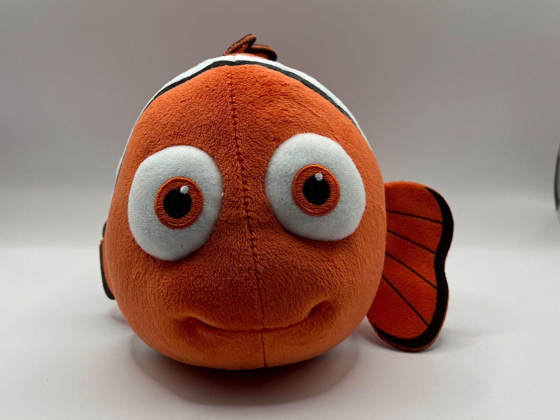 Disney Giocattoli: NEMO Plüschtier Findet Nemo Stofftier Fisch – Nuovo e nell'imballaggio originale da Vaduz venduto da NotNeeded