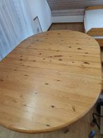 Tisch mit 3 Stühlen