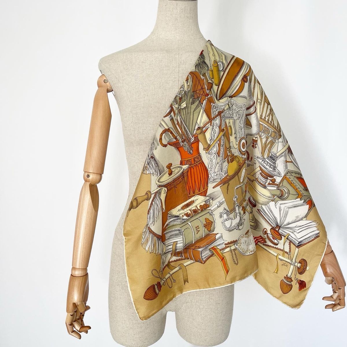 Foulard & Sciarpe: BELL "Marché aux puces" vintage scarf – Nuovo (secondo la descrizione) da Emmen venduto da Avviivva_Com2023
