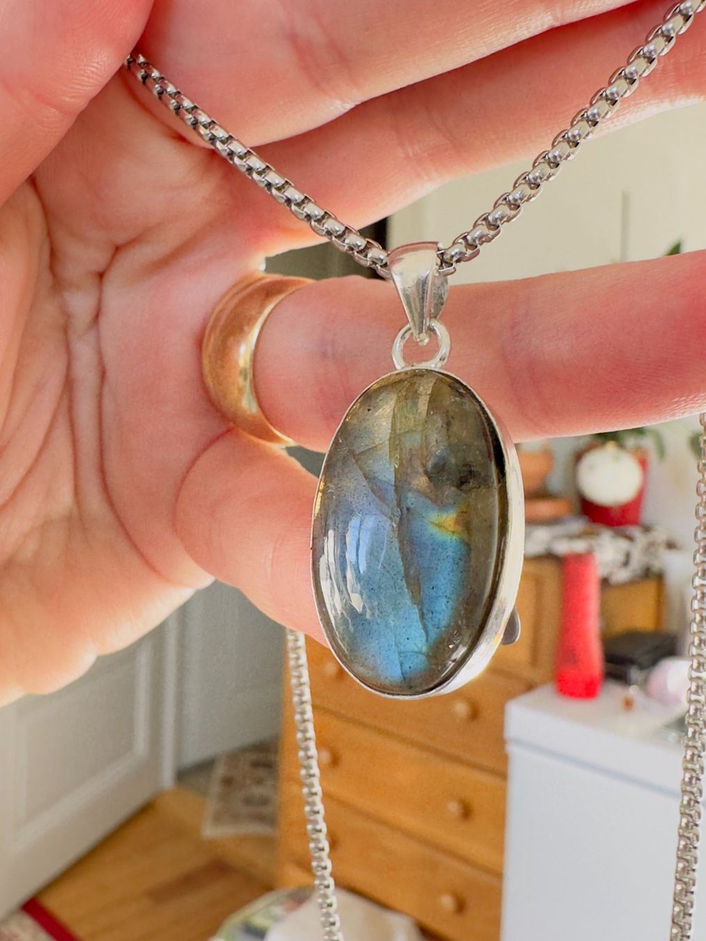 Ketten: Labradorite necklace – Neu und originalverpackt aus Genève von AGBERG