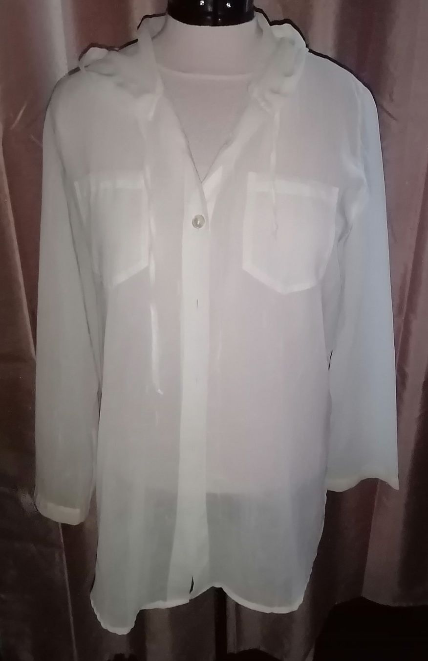 Camicette: Halbtransparente Retro Long Bluse mit Kapuze – Usato da Corcelles-près-Payerne venduto da RxOne_Krs