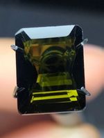top olivegrüner Turmalin 5 Karat aus Kongo
