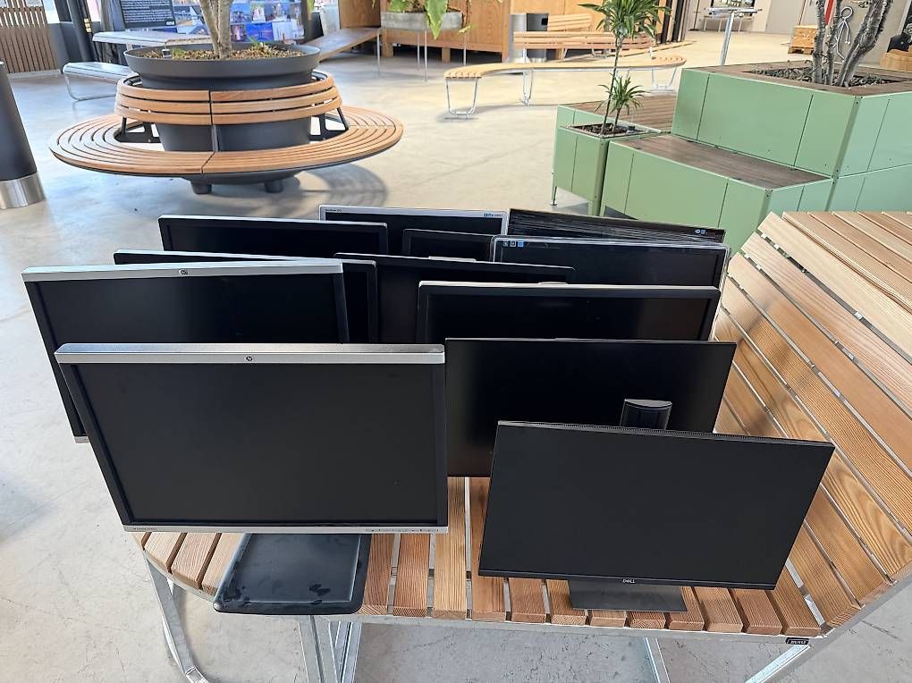 Monitor: 12x Monitore – Usato da Zürich venduto da jetztkaufen24