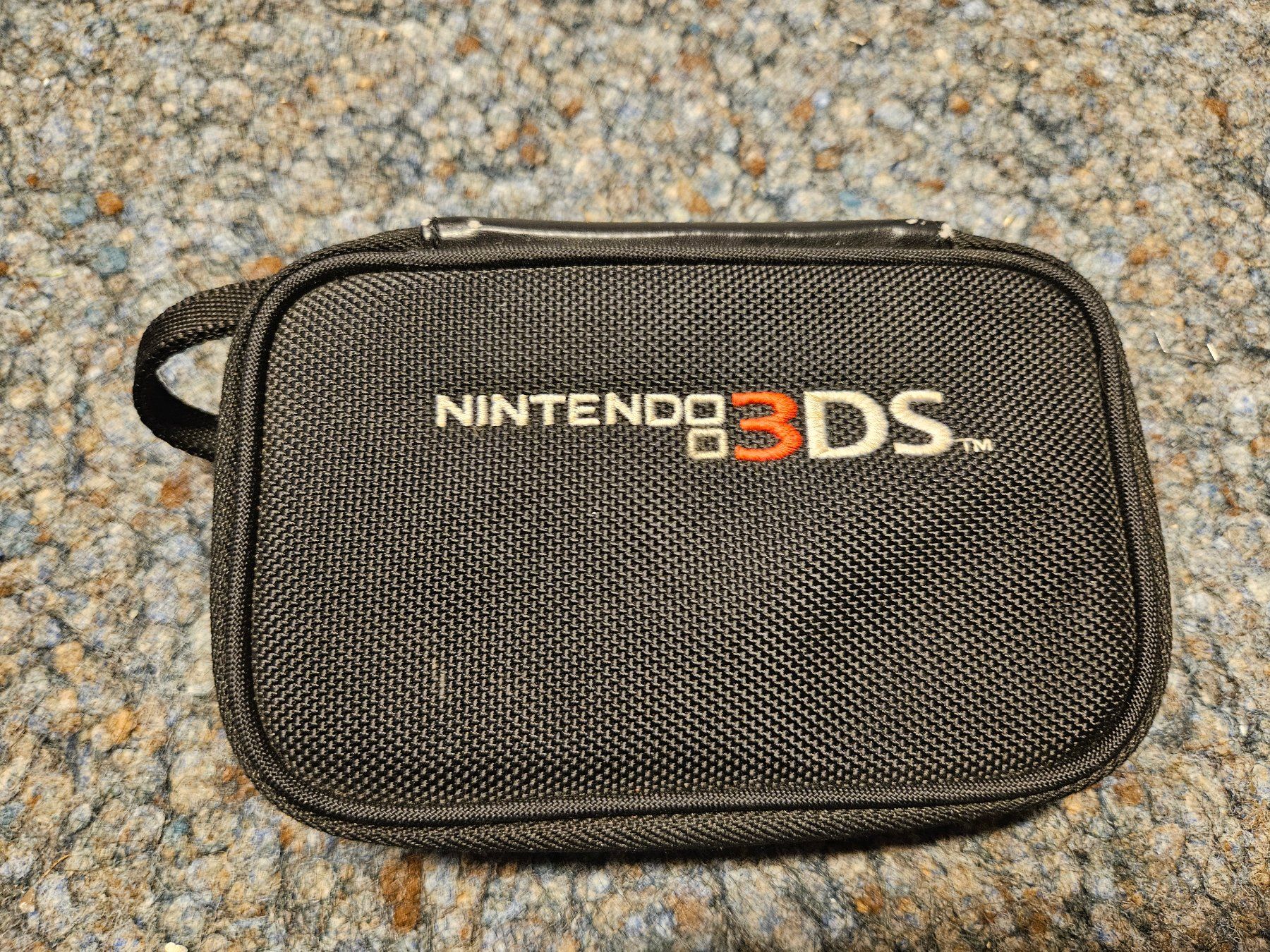 Nintendo Console: Original Nintendo 3DS Tasche Schwarz – Usato da Hindelbank venduto da GameBoy1981