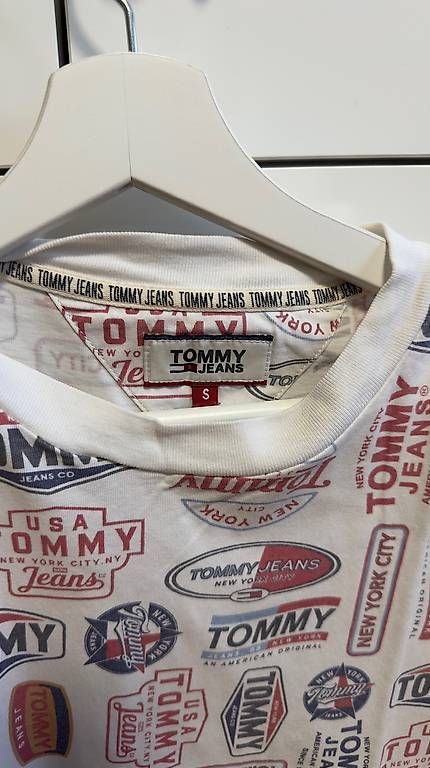 T-shirt: Tommy Jeans T-Shirt Retro – Usato da Romanshorn venduto da cedoo8590 2