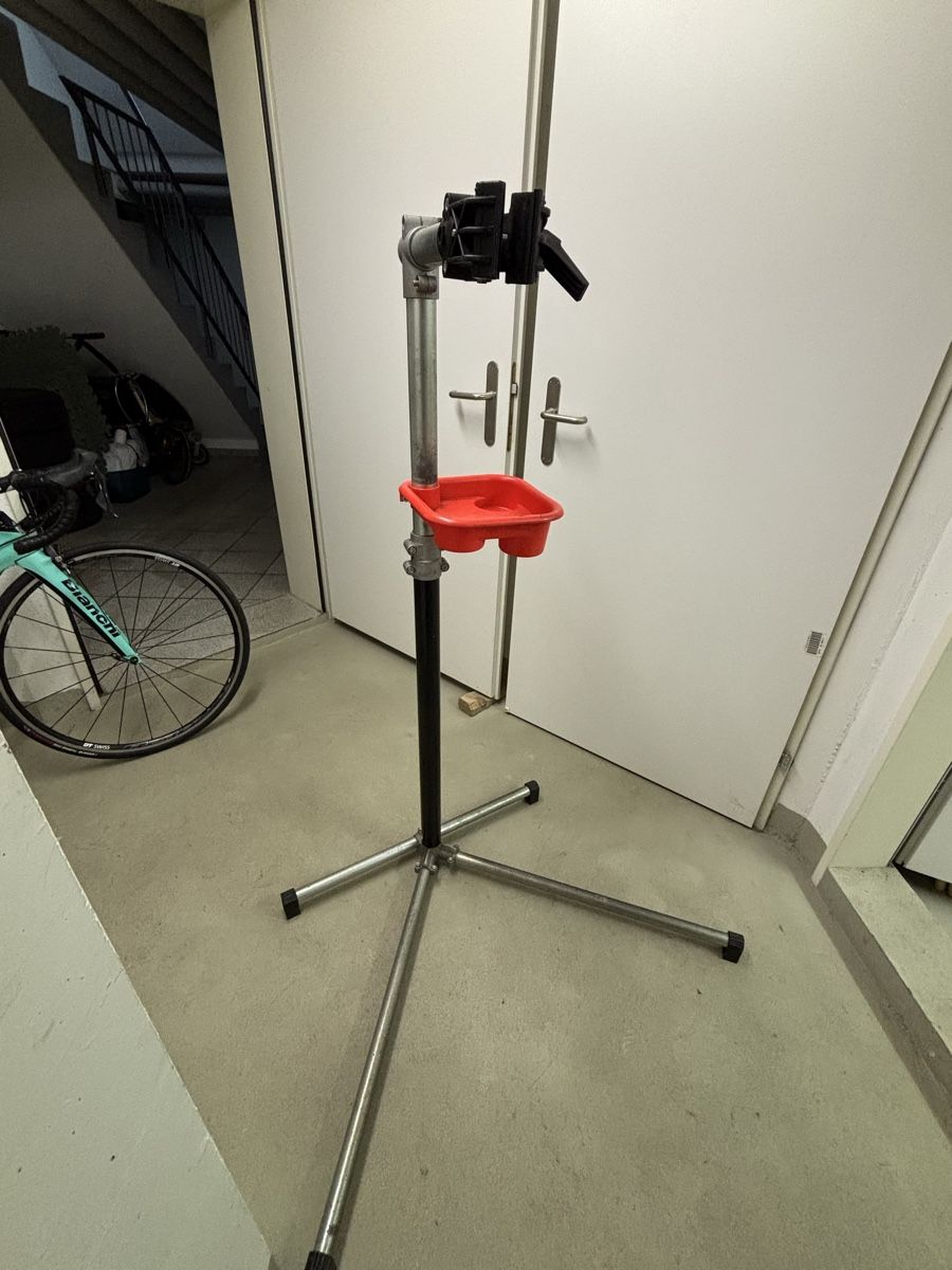 Rateliers à velo: Velo Reparaturständer – D'occasion à Wettswil par paluvape 1