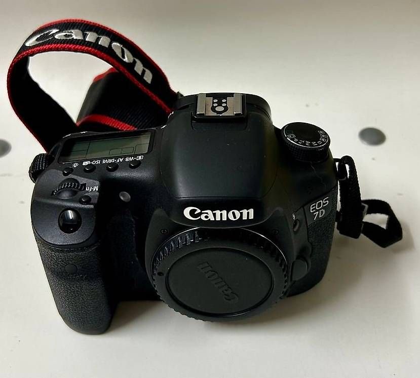 Fotocamera: Canon Digital Spiegelreflexkamera EOS 7D + Zubehör – Usato da Tenniken venduto da casino05