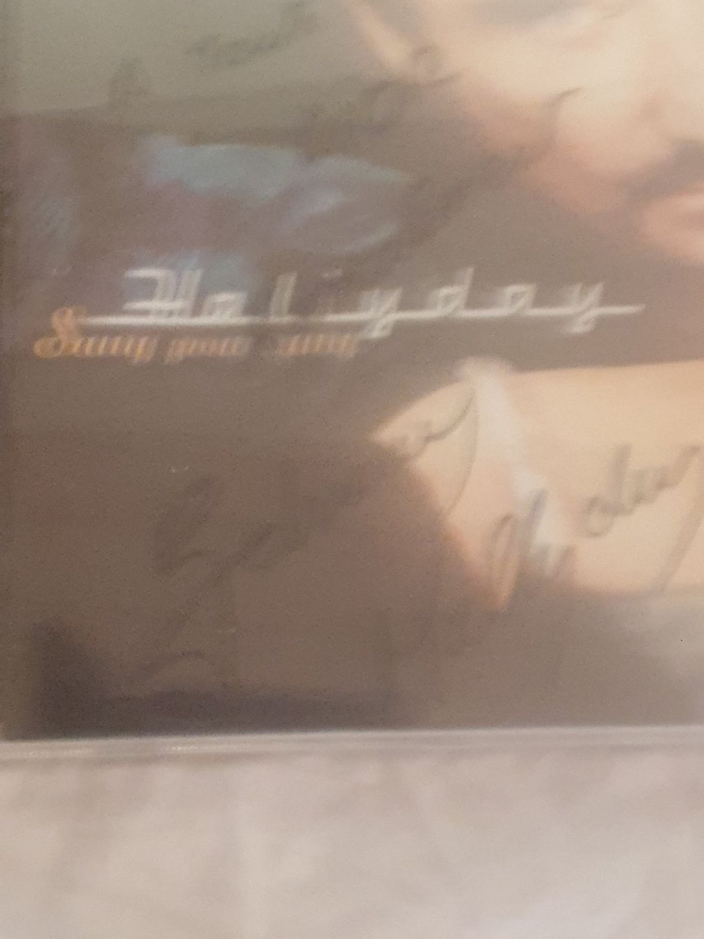 CD: Introuvable cd dédicacé pour toute l'équipe Dior – Usato da Belmont-Lausanne venduto da MikeC 1