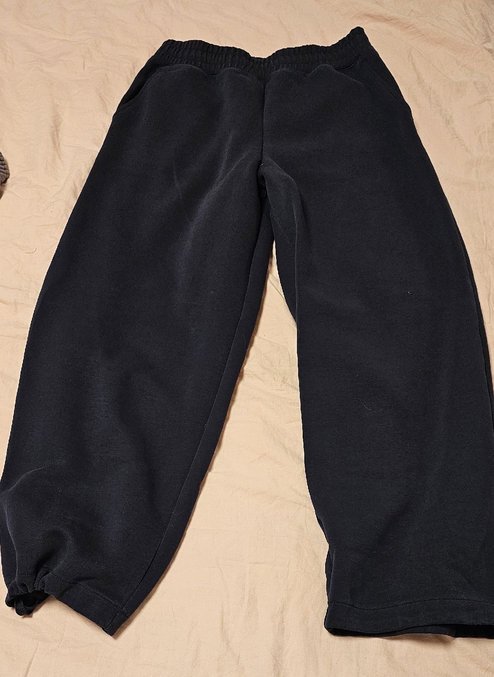 Uniqlo Pantaloni: Jogginghose Dunkelblau Uniqlo – Usato da Zürich venduto da Yllka.ja