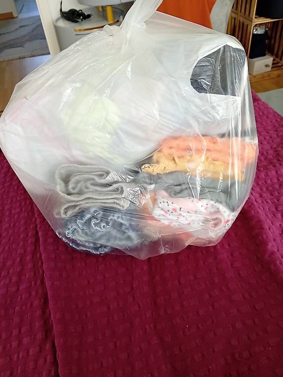 Lots de vêtements: Kleiderpaket – D'occasion à Dielsdorf par balu91