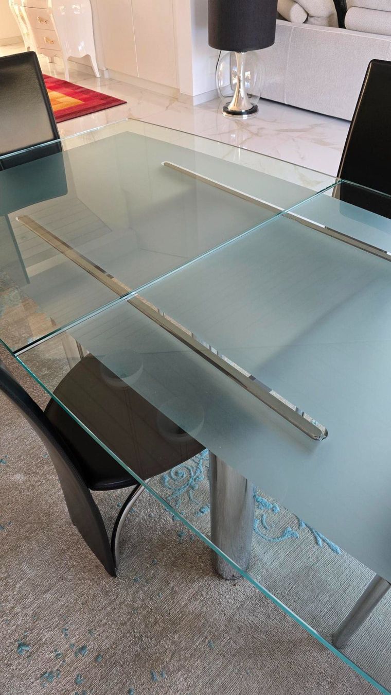 Pfister Set di tavolo e panche: Table de qualité en verre avec 4 chaises – Usato da Les Paccots venduto da Market31 2