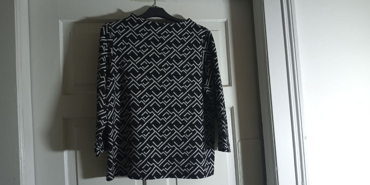 Pullover & Sweatshirts: NEU Moderner Pullover mit Muster 38 zu Odd Molly – Gebraucht aus St. Gallen von Hereplaysmusic 1