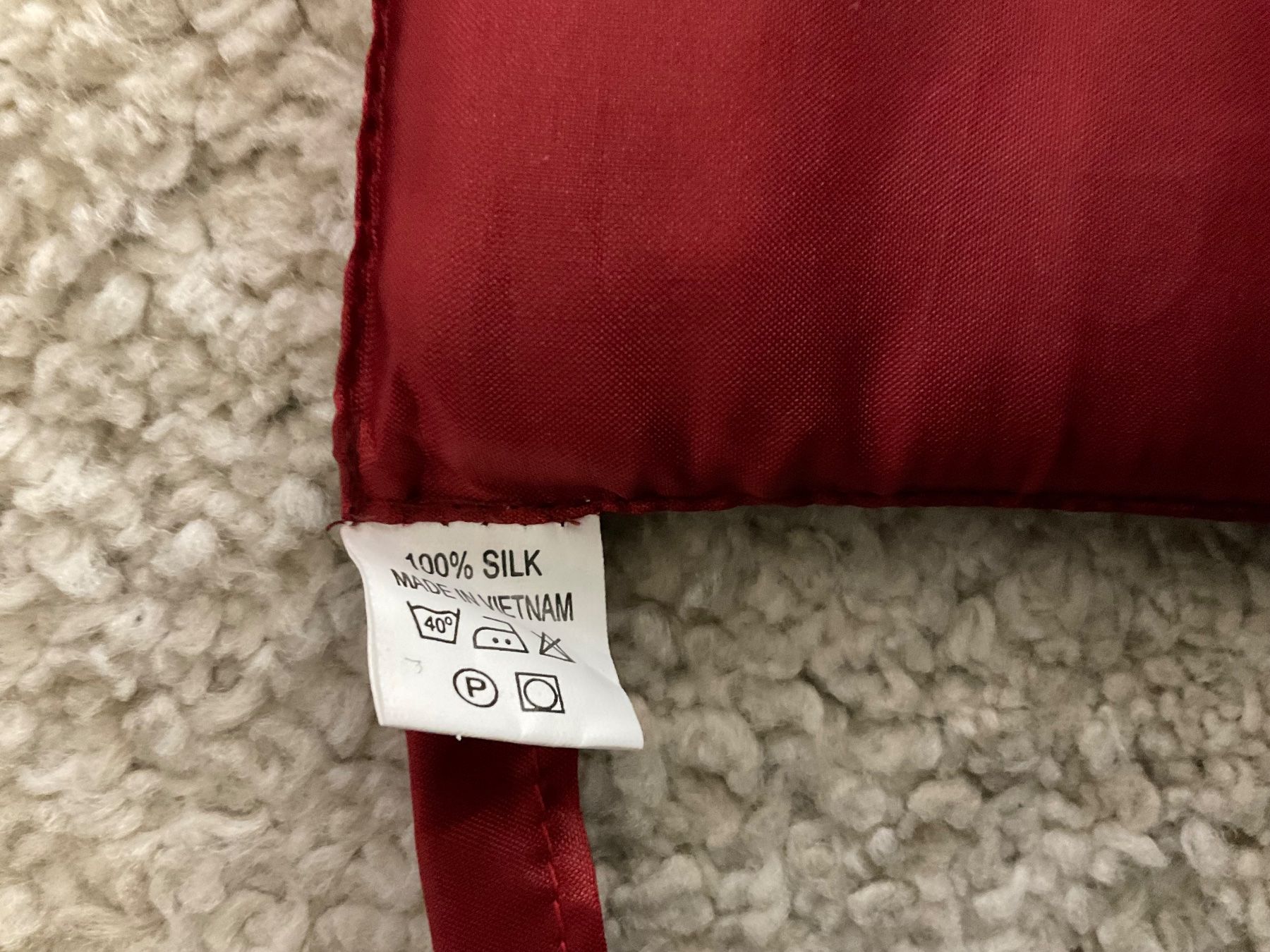 Schlafsäcke: Seidenschlafsack - rot(2/2) – Neu und originalverpackt aus Bern von car_x9fc 4