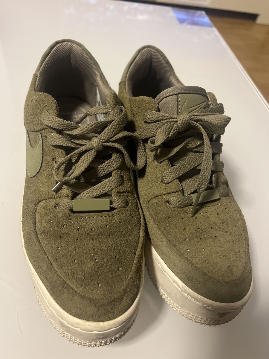 Nike Scarpe da uomo: Airforce olivgrün – Usato da Basel venduto da tvende 1