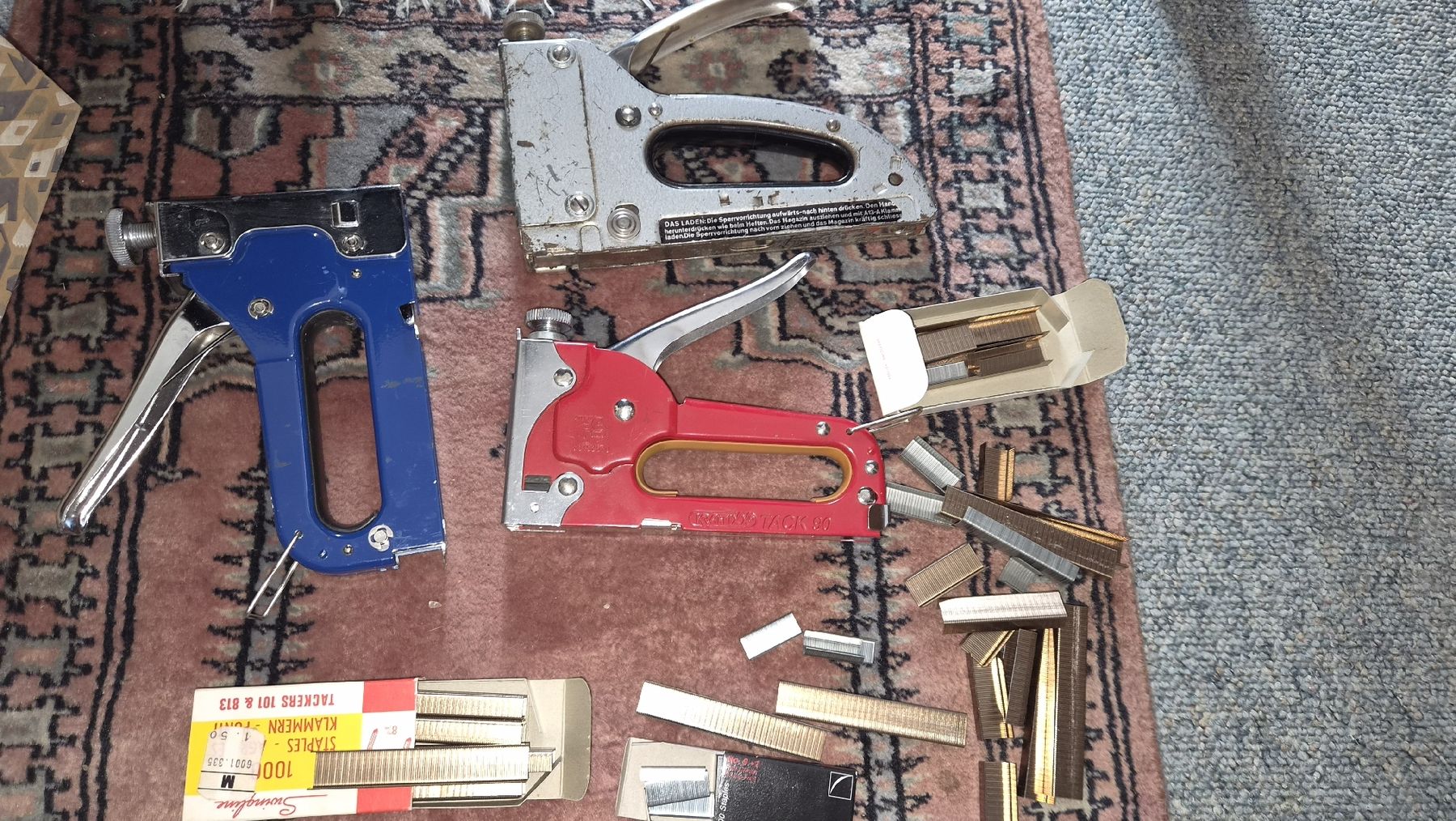 Tutti gli attrezzi: Tacker Set Handtacker diverse Klammern gebraucht – Usato da Kölliken venduto da MissesBossTop1