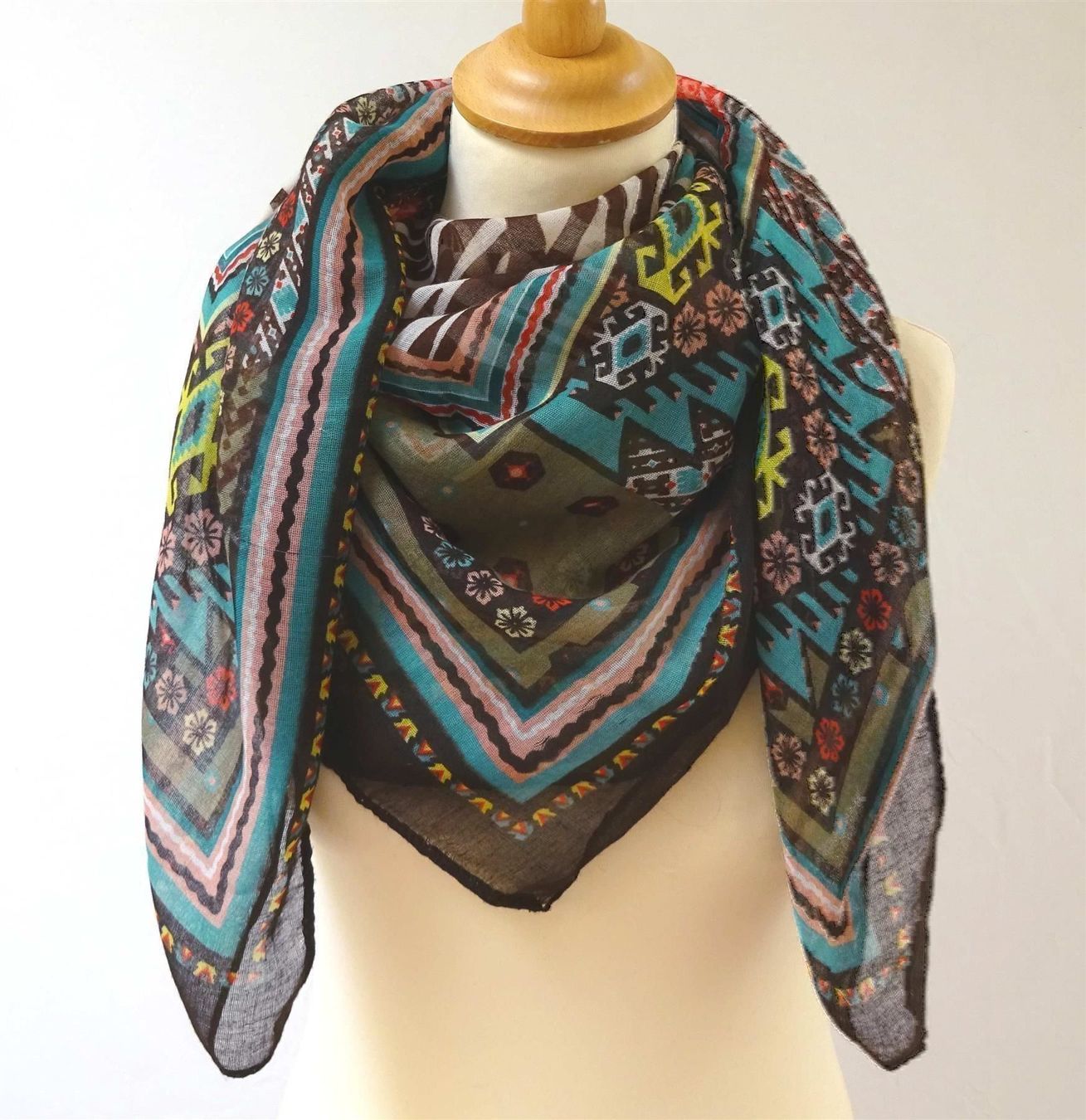 Foulard & Sciarpe: Tuch / Foulard - braun / bunt – Usato da Zofingen venduto da Justizia_01