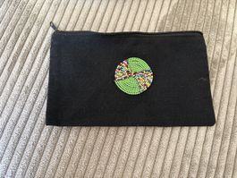 Pochette nera con decorazione in perline