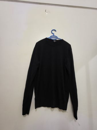 Pull Uniqlo Homme laine merinos Taille M, Noir -( trou)