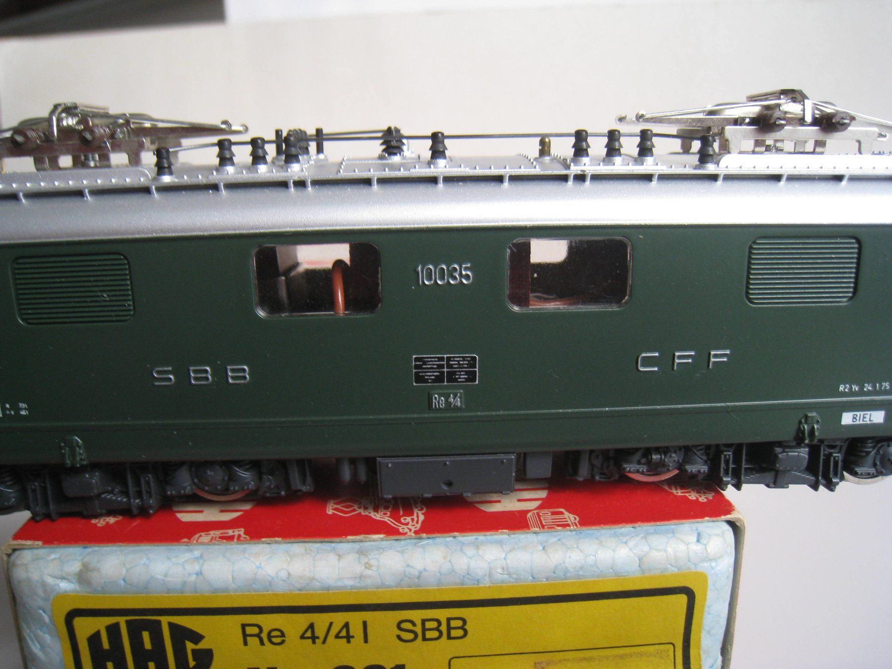 Hag Modellini di ferrovie: Hag SBB Re 4/4 I 10035 2 Panto 1.Version,  221 – Usato da Buchs ZH venduto da swiss-train 1