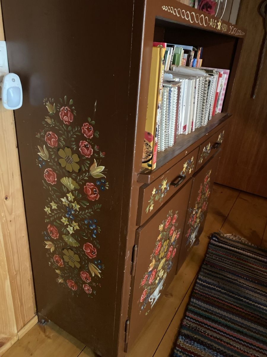Credenze: Buffet Regal Kommode m. Bauernmalerei – Usato da Buchs SG venduto da rosadoro1973 2
